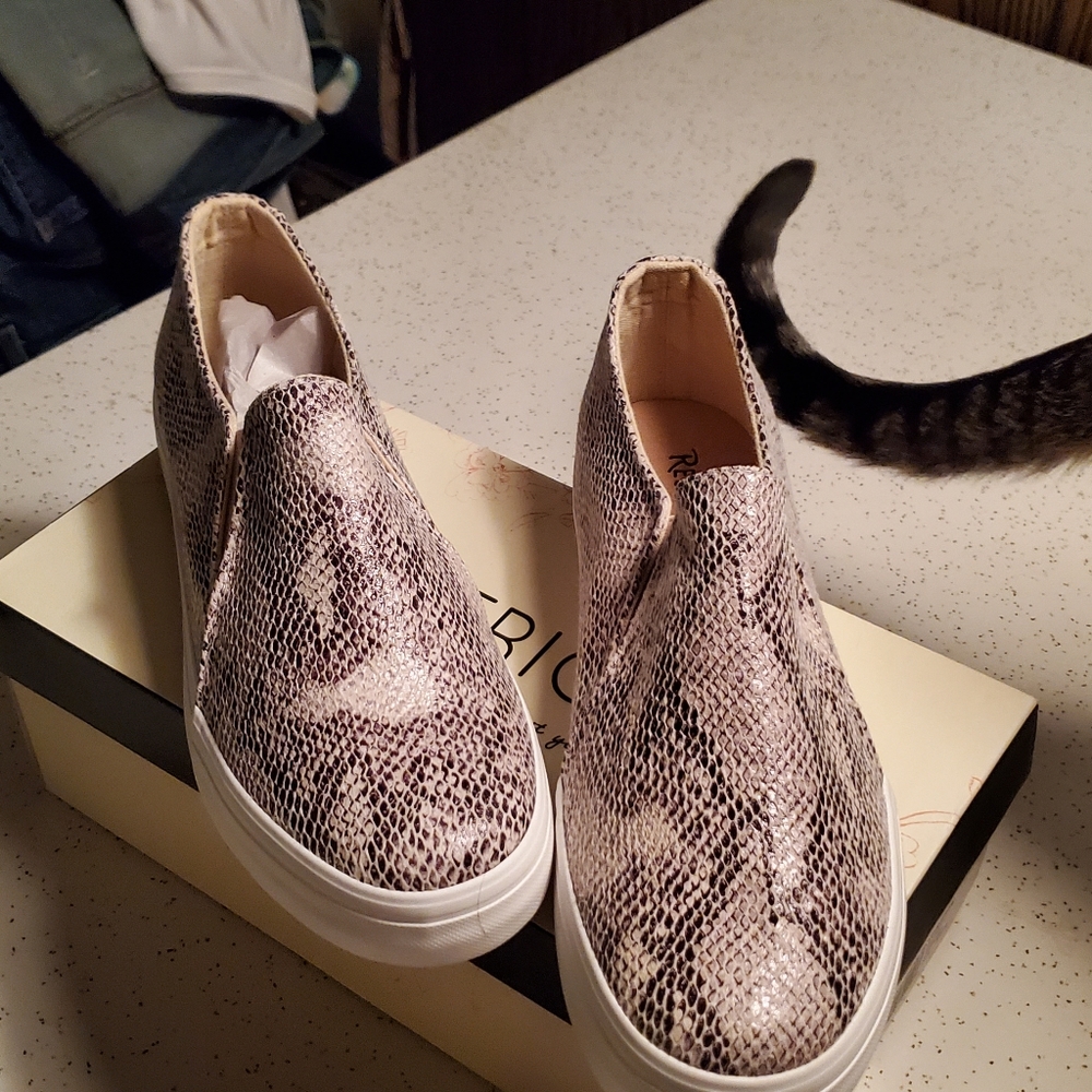 Restricted loafers - Picture 2 of 3